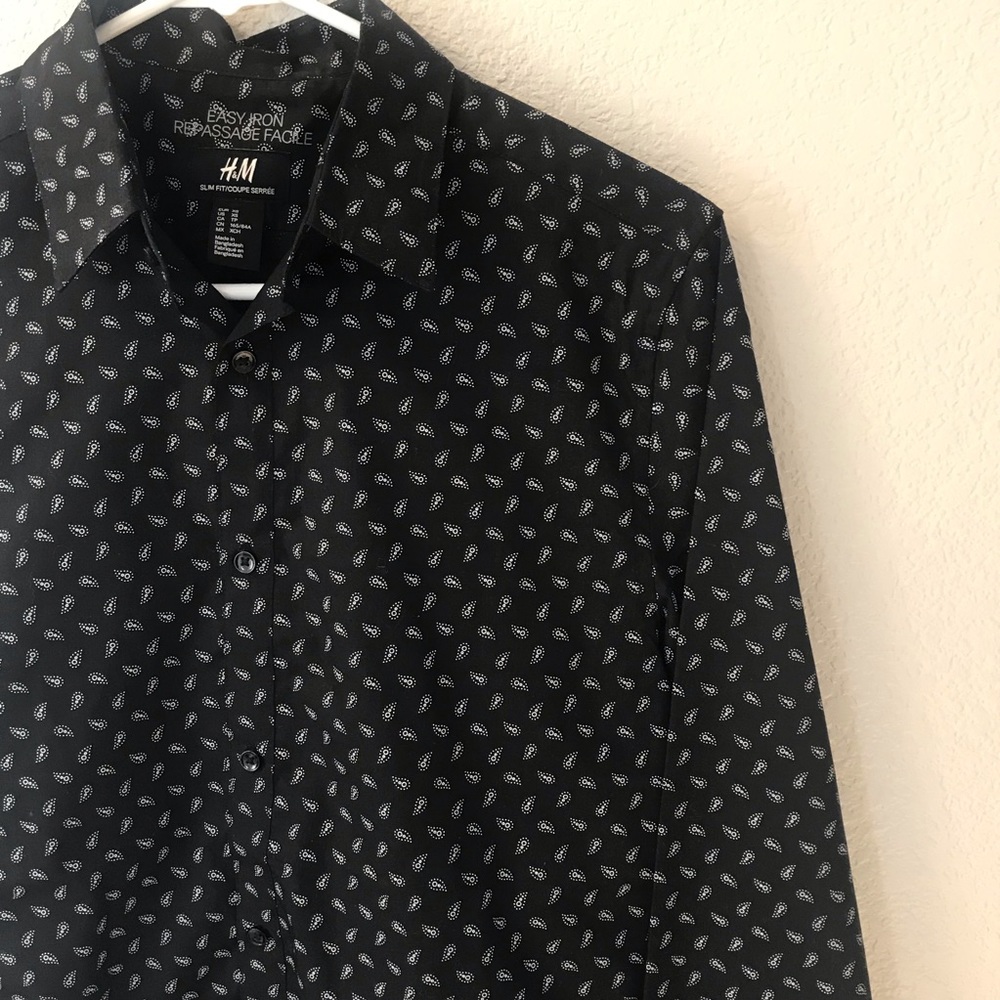 H&M Men’s long sleeve button up. Size XS